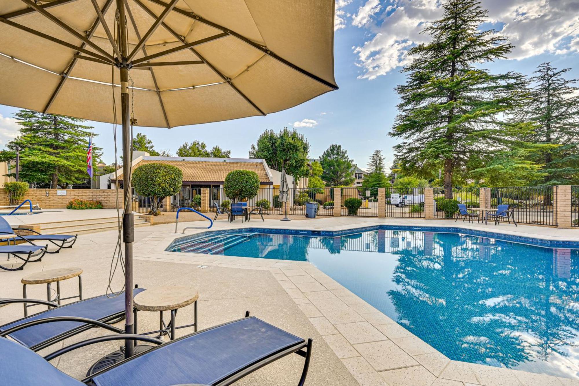 Peaceful Retreat With Pool Access Appartement *